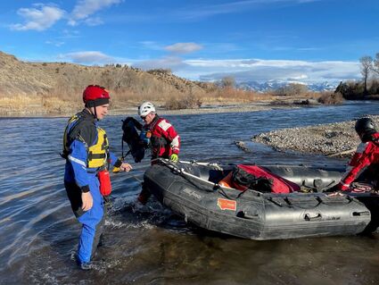 Search and Rescue, Gallatin River Ranch Fire respond to overturned canoe