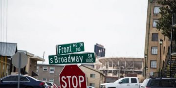 Knoxville’s Weekend Pedestrian Zones Spark Mixed Reactions from Local Businesses