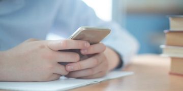 Tennessee Senate Passes Bill to Restrict Cell Phone Use in Classrooms