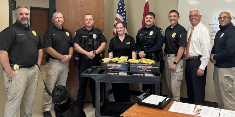 Maryville police department thanks Firehouse Subs for donation to officers