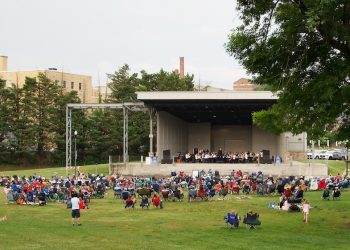 Community gathers for Symphony in the Park concert at Greenbelt Amphitheater